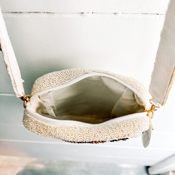 NWT Queen Bee Beaded Handbag in Ivory - Picture 3 of 4